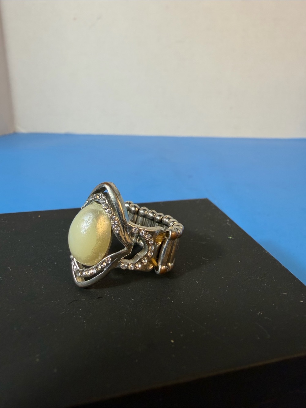 Silver-tone Ring with Pale Yellow Cabochon and Crystal Accents